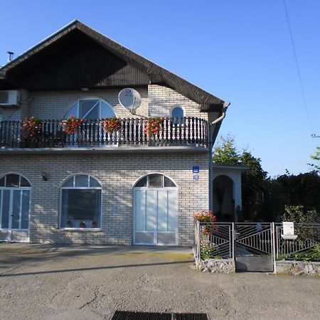 Rooms Mila Rezovac Екстериор снимка