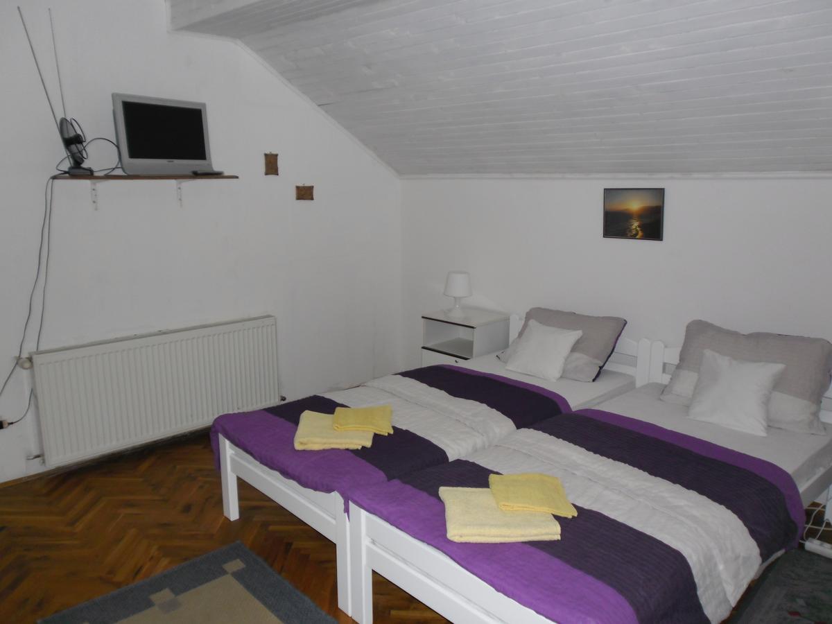 Rooms Mila Rezovac Екстериор снимка