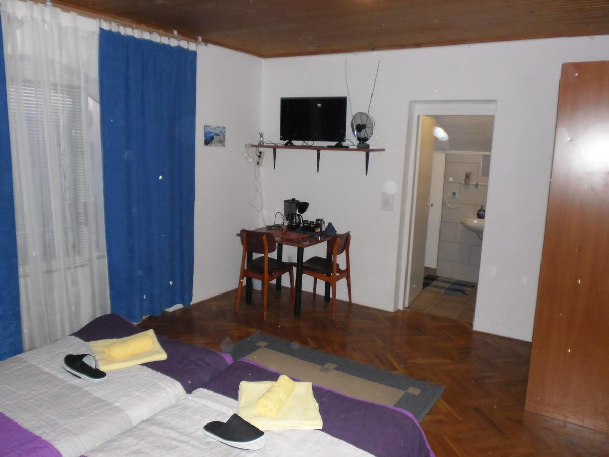 Rooms Mila Rezovac Екстериор снимка