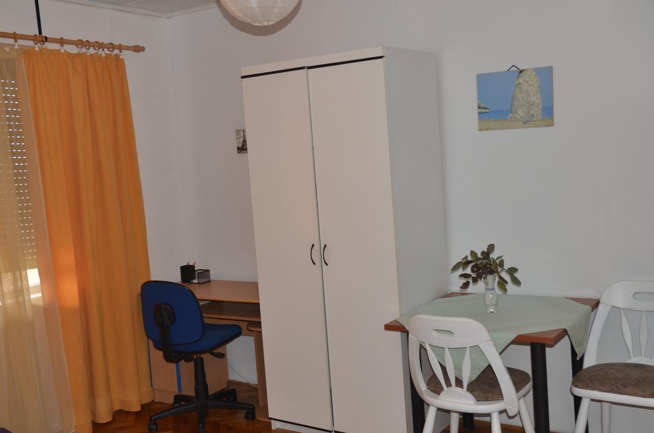 Rooms Mila Rezovac Екстериор снимка