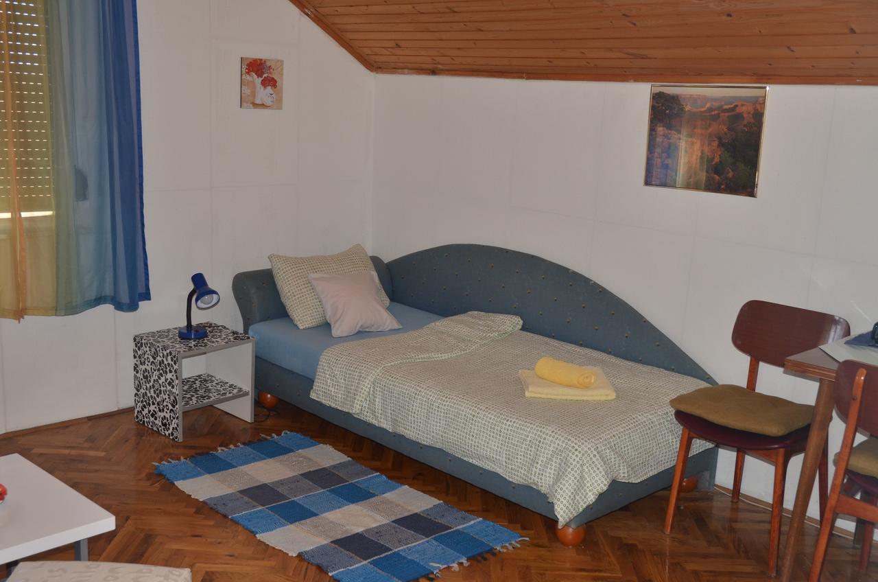 Rooms Mila Rezovac Екстериор снимка